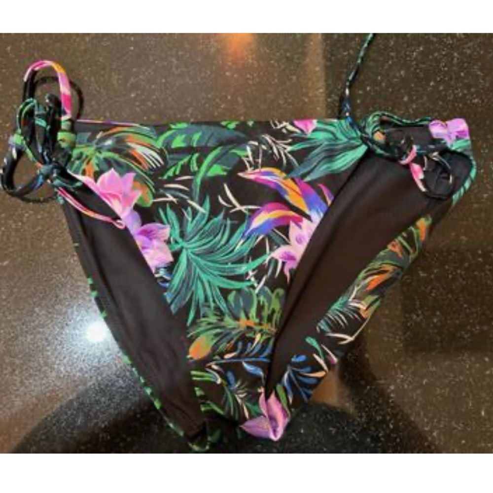 VS floral cheeky bottoms NWT